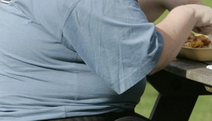 A common habit that leads to obesity despite eatin