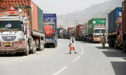  Pakistan Allows 150 Afghan Trucks to Cross Into I
