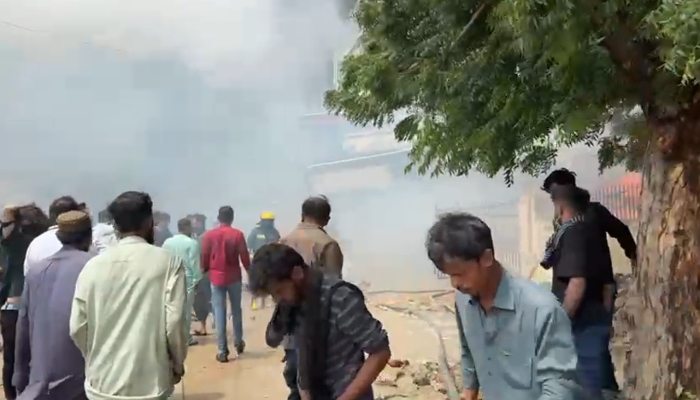 Massive Fire Guts Factory in Karachi’s Landhi Export Processing Zone, Building Collapses