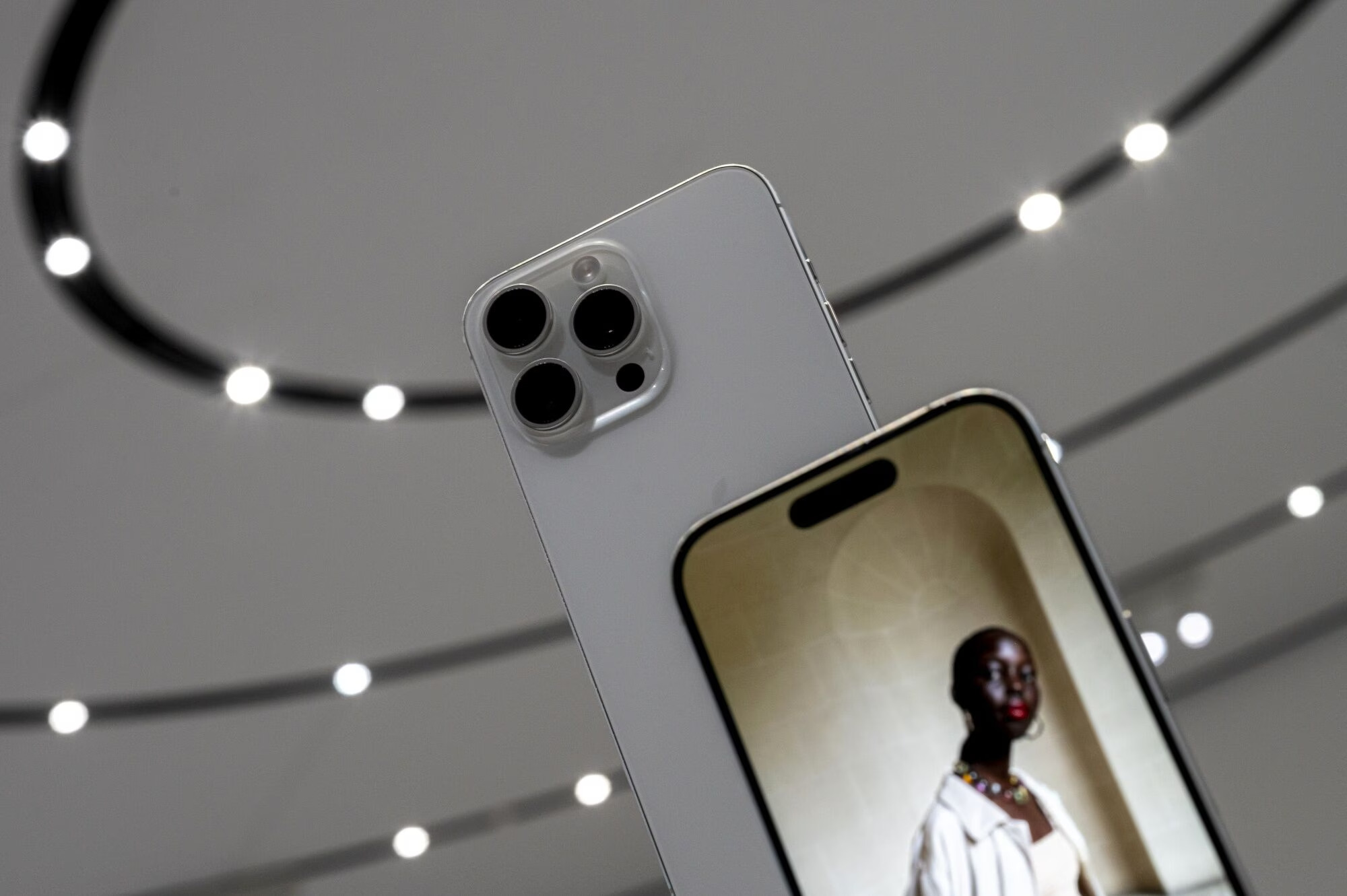 Apple Airlifts 1.5 Million iPhones from India to D