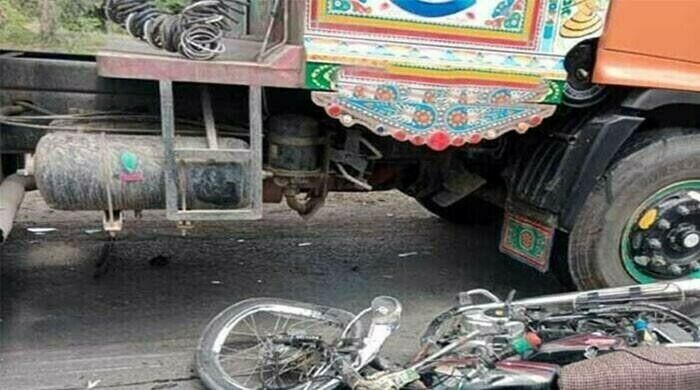 Pregnant Woman, Husband & Newborn Killed in Karachi Road Tragedy