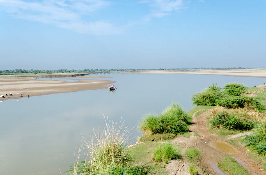  India's Sudden Water Release Into Jhelum River Triggers Flooding in Pakistan