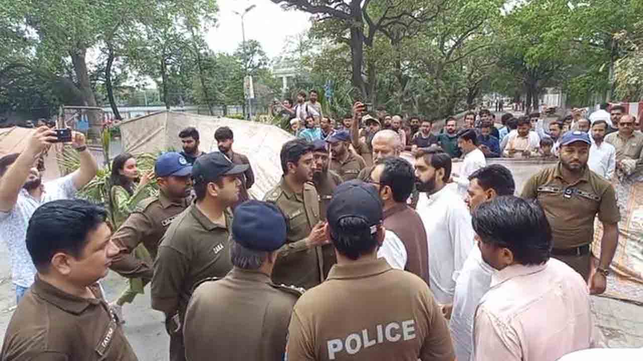Protest Against Hospital Privatization Turns Violent in Lahore, Medical Staff Strike Continues
